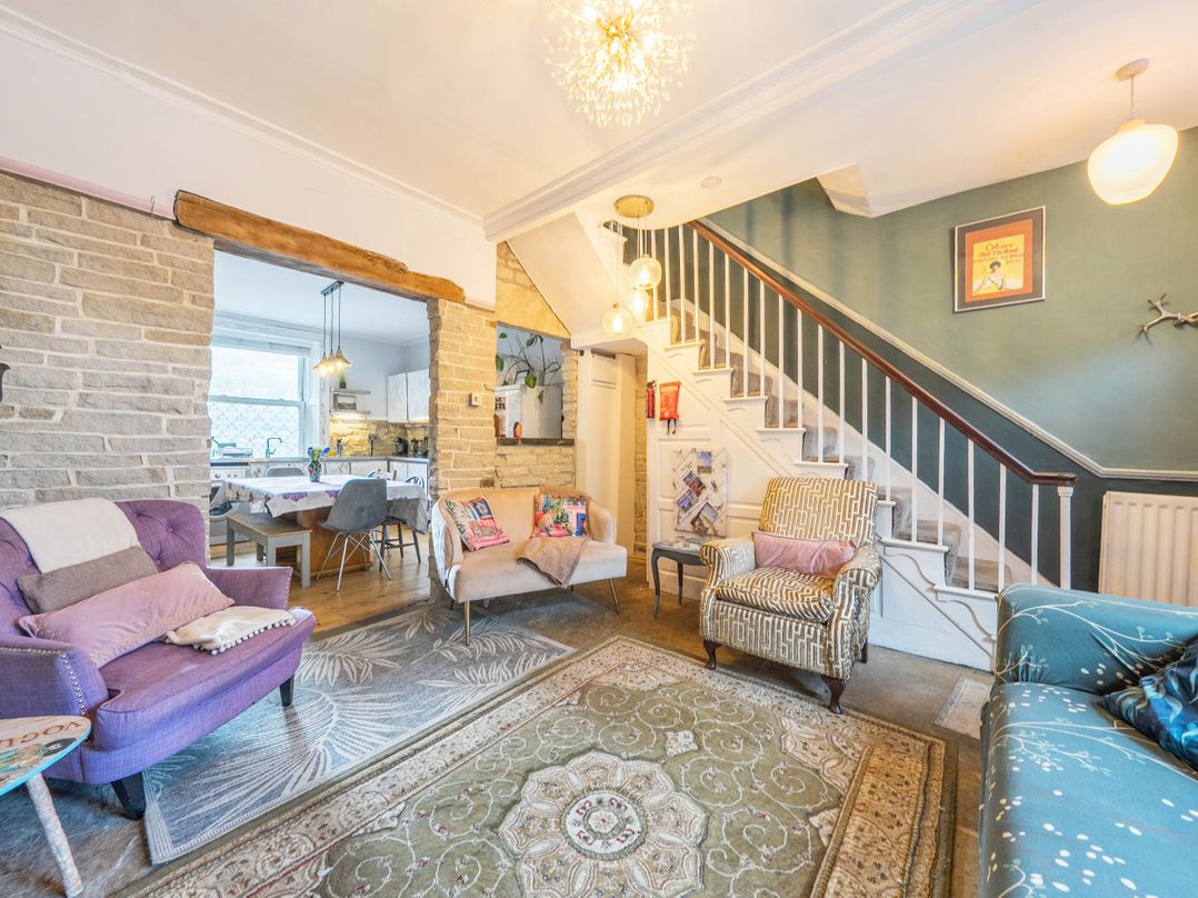 Hebden Bridge - House - Sleeps 8 - Pet Friendly