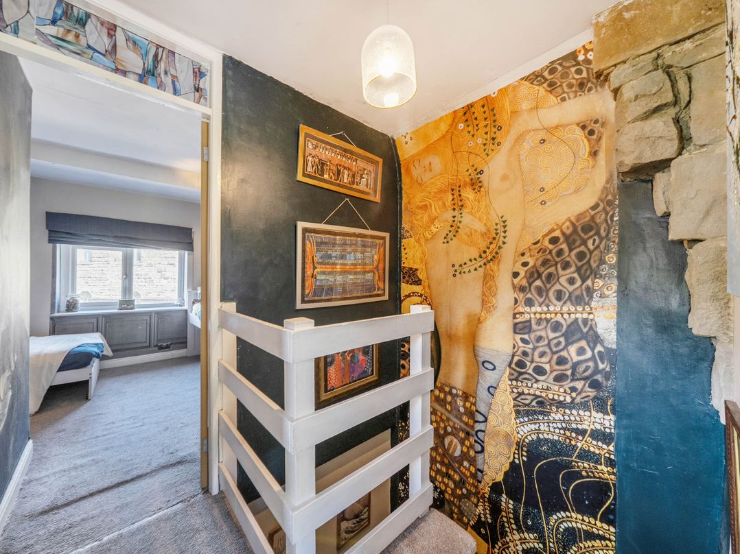 Hebden Bridge - House - Sleeps 8 - Pet Friendly