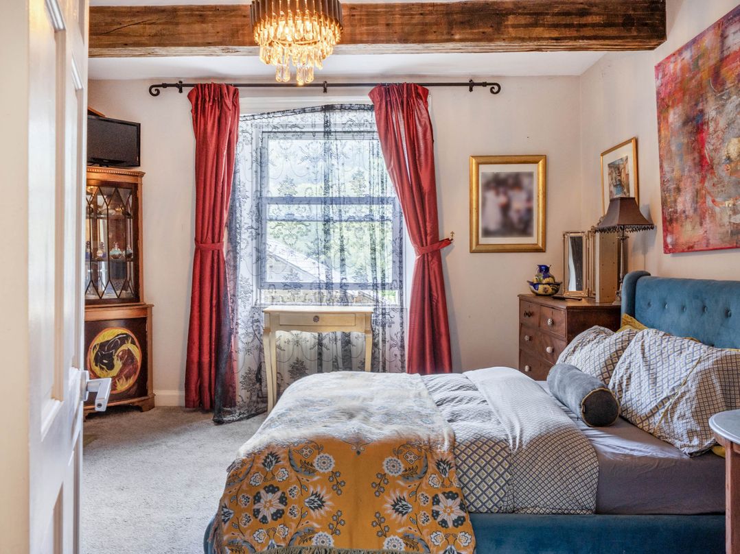 Hebden Bridge - House - Sleeps 8 - Pet Friendly