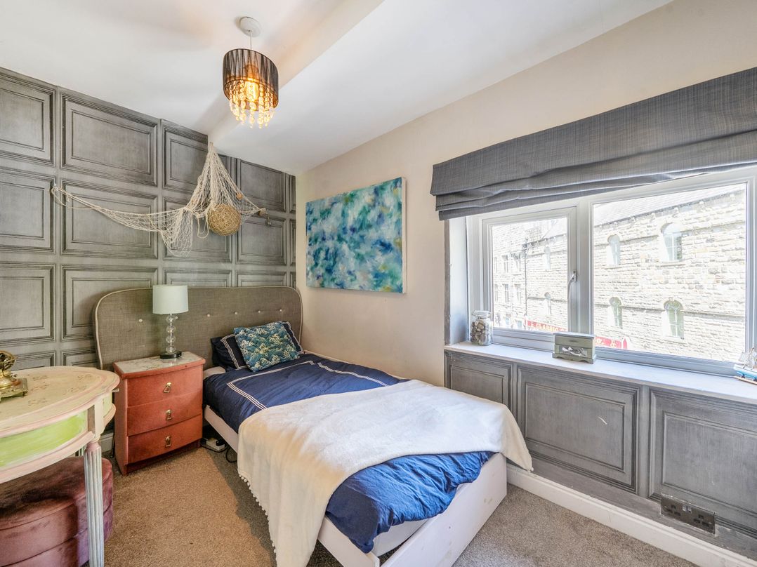 Hebden Bridge - House - Sleeps 8 - Pet Friendly