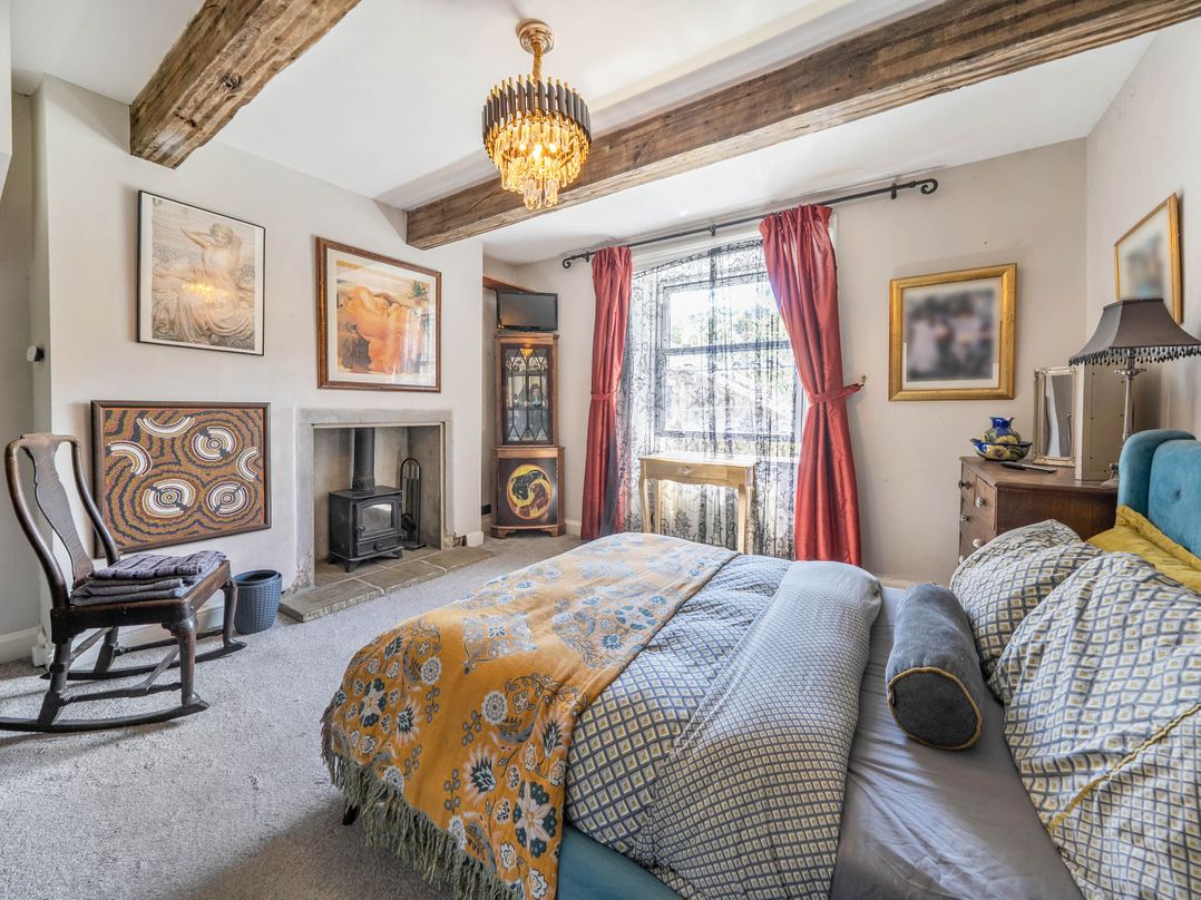 Hebden Bridge - House - Sleeps 8 - Pet Friendly