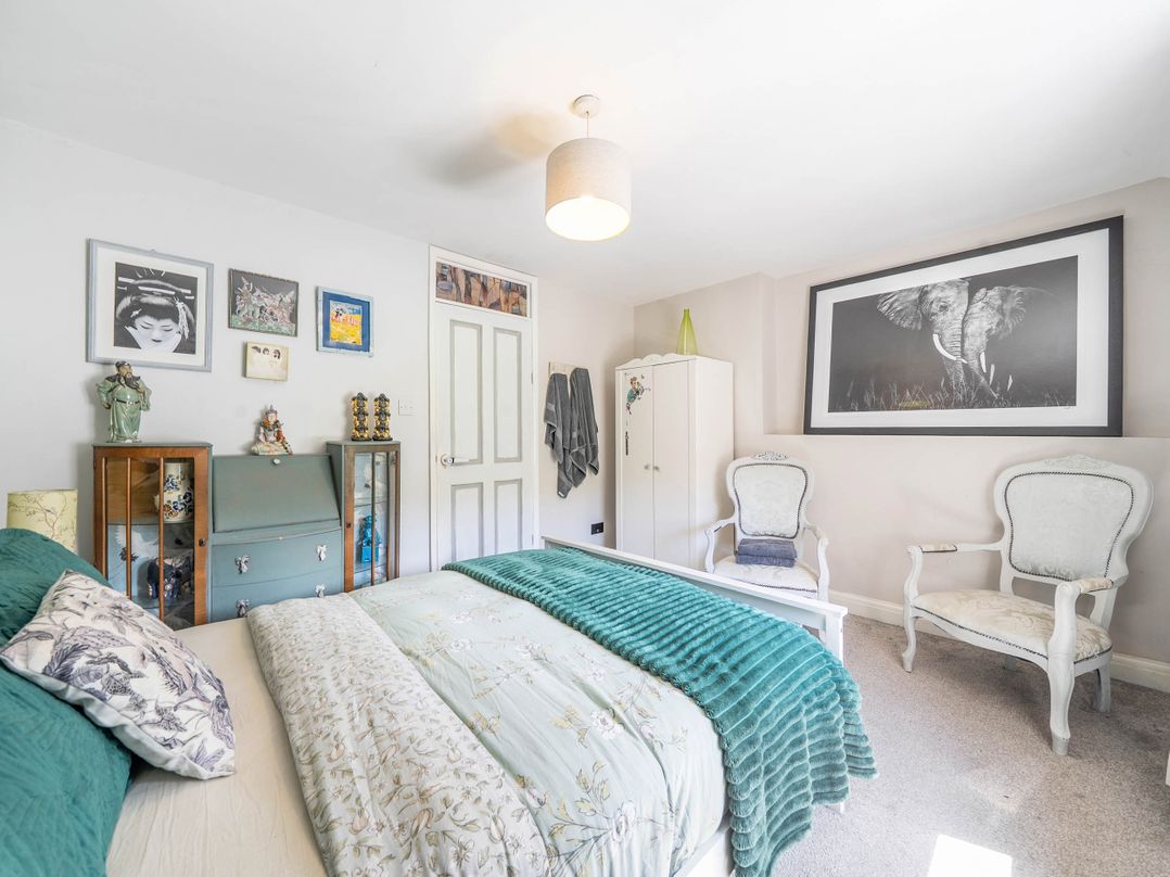 Hebden Bridge - House - Sleeps 8 - Pet Friendly