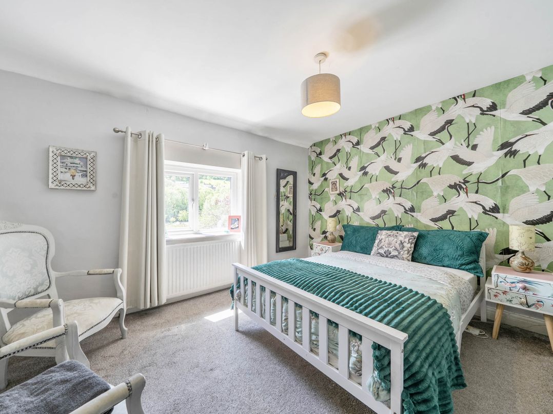 Hebden Bridge - House - Sleeps 8 - Pet Friendly