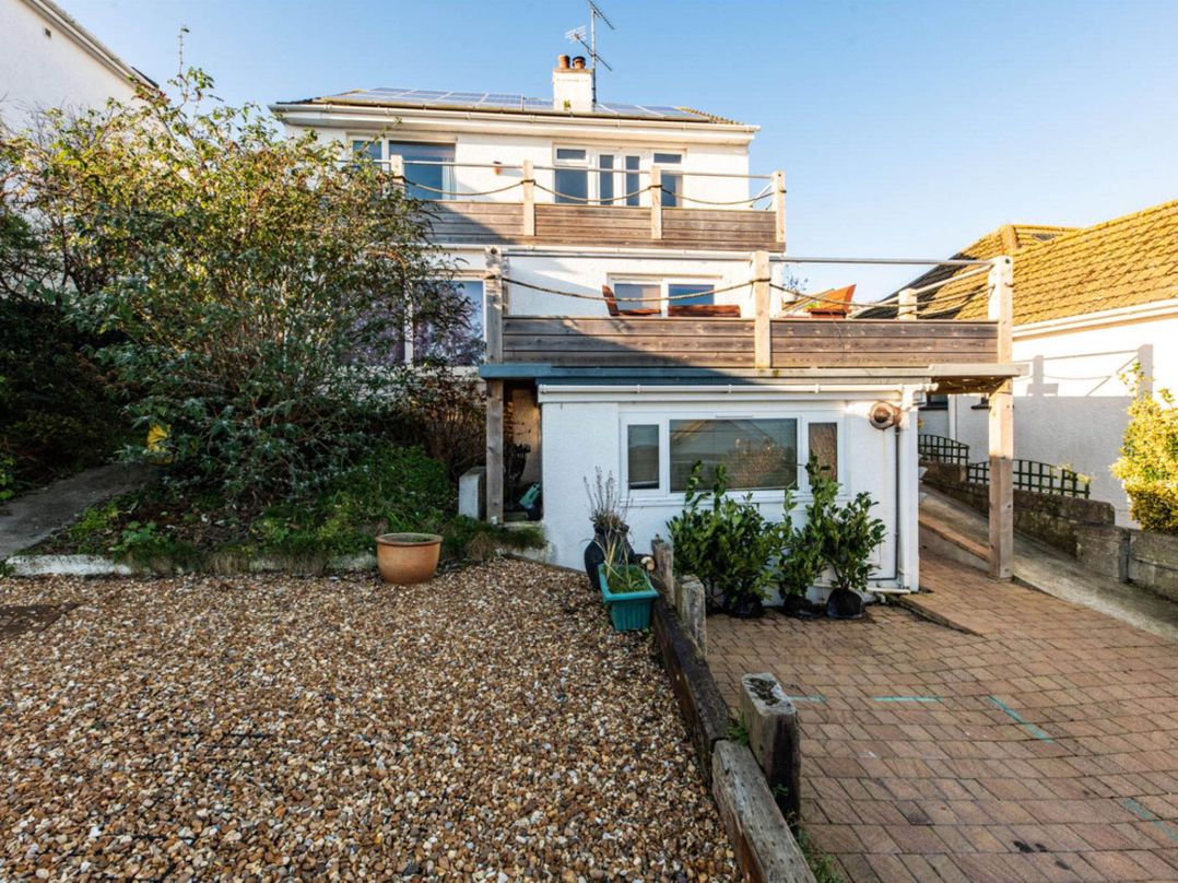 Sea View 1 Bed Flat - Pets - Balcony - Parking