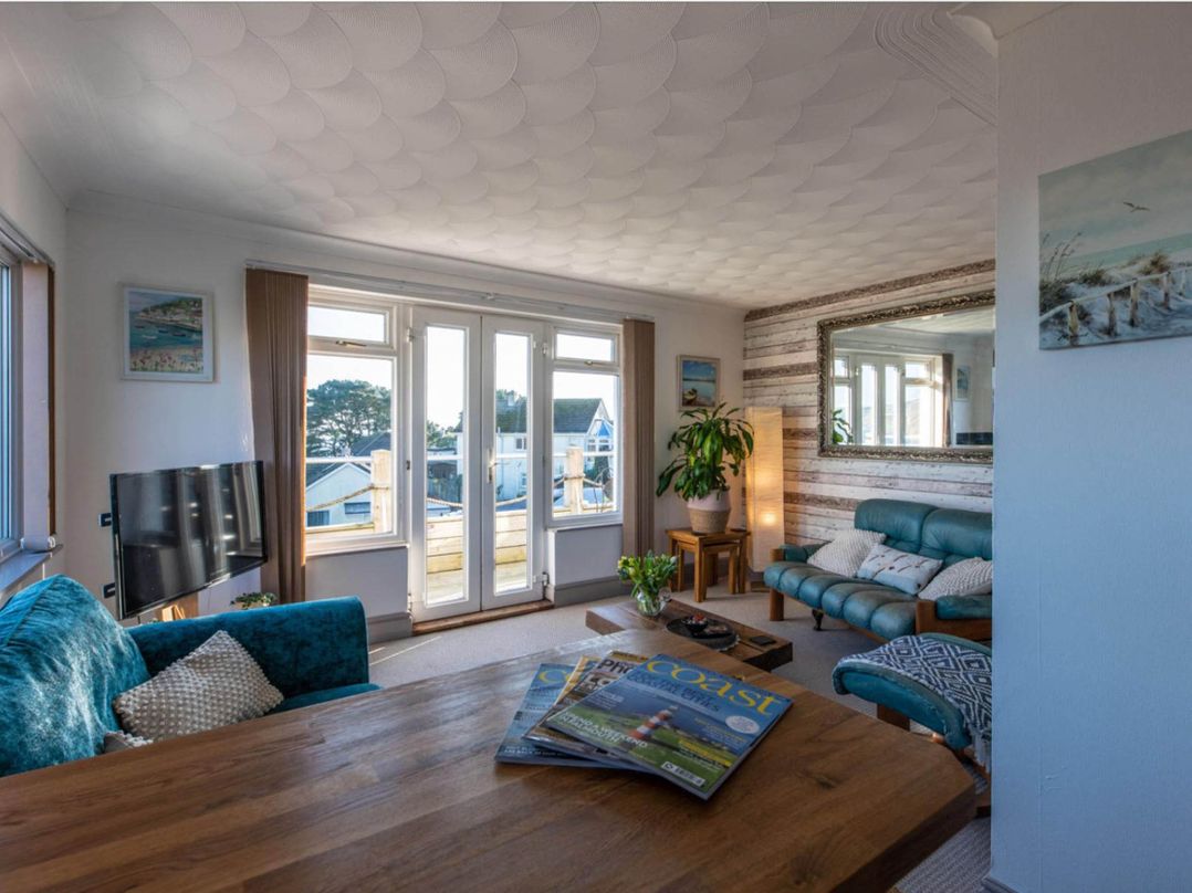 Sea View 1 Bed Flat - Pets - Balcony - Parking