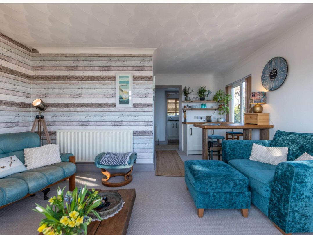 Sea View 1 Bed Flat - Pets - Balcony - Parking