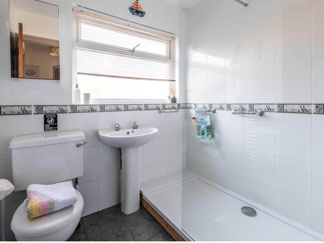 Sea View 1 Bed Flat - Pets - Balcony - Parking
