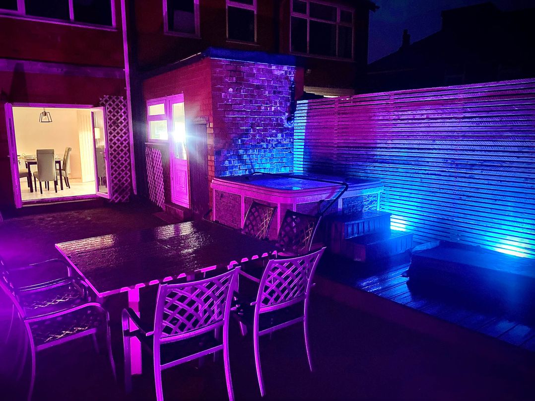 Family modern 3 bedroom hot tub house