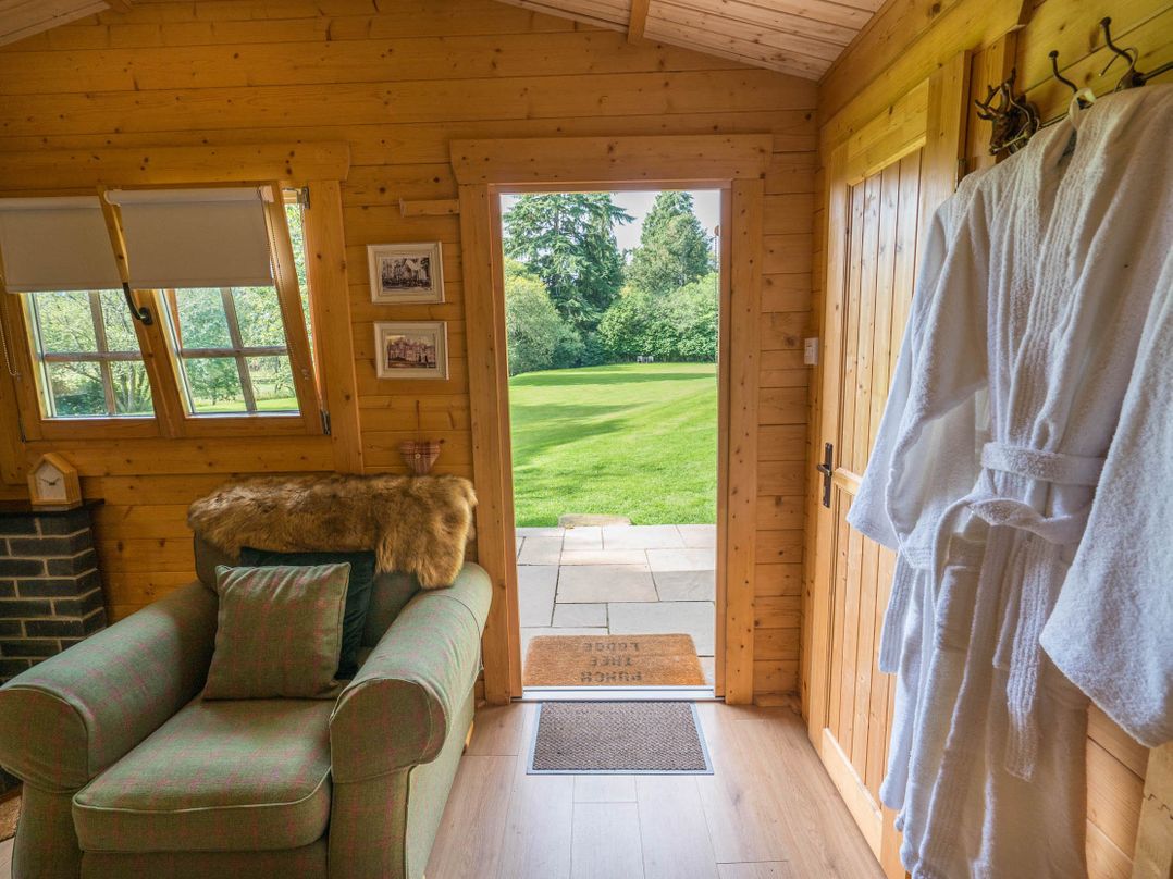 Cabin for 2 - Wood Burning Hot Tub & Fire