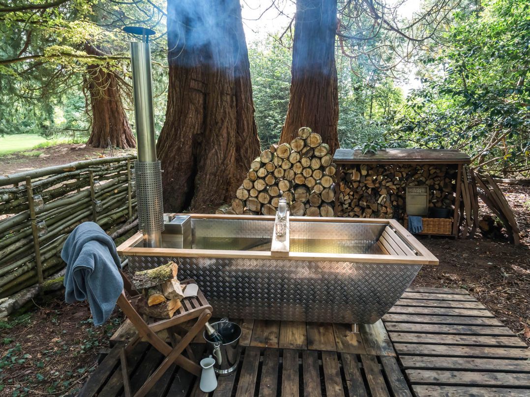 Cabin for 2 - Wood Burning Hot Tub & Fire
