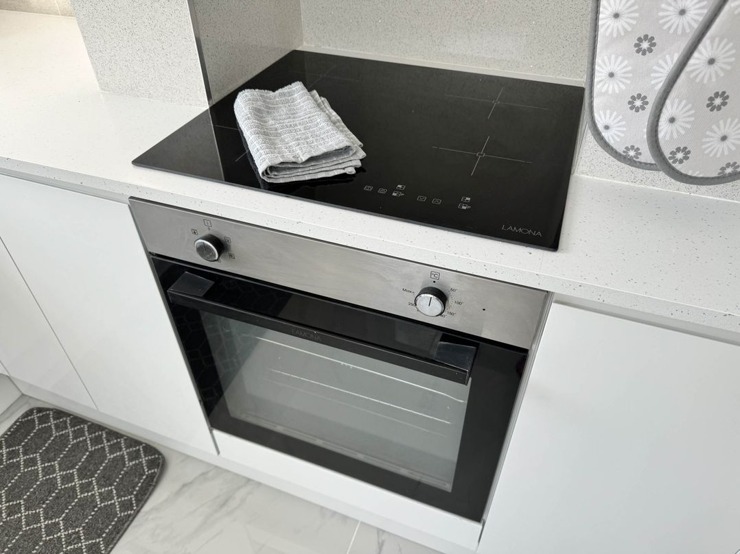 Modern 3-Bed Hideaway Near Westgate With Parking
