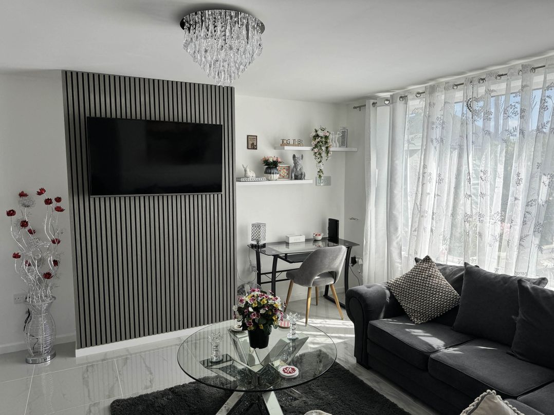 Modern 3-Bed Hideaway Near Westgate With Parking