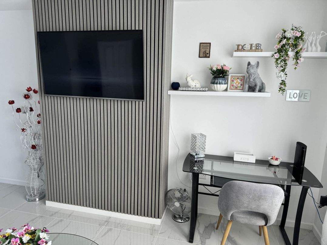 Modern 3-Bed Hideaway Near Westgate With Parking