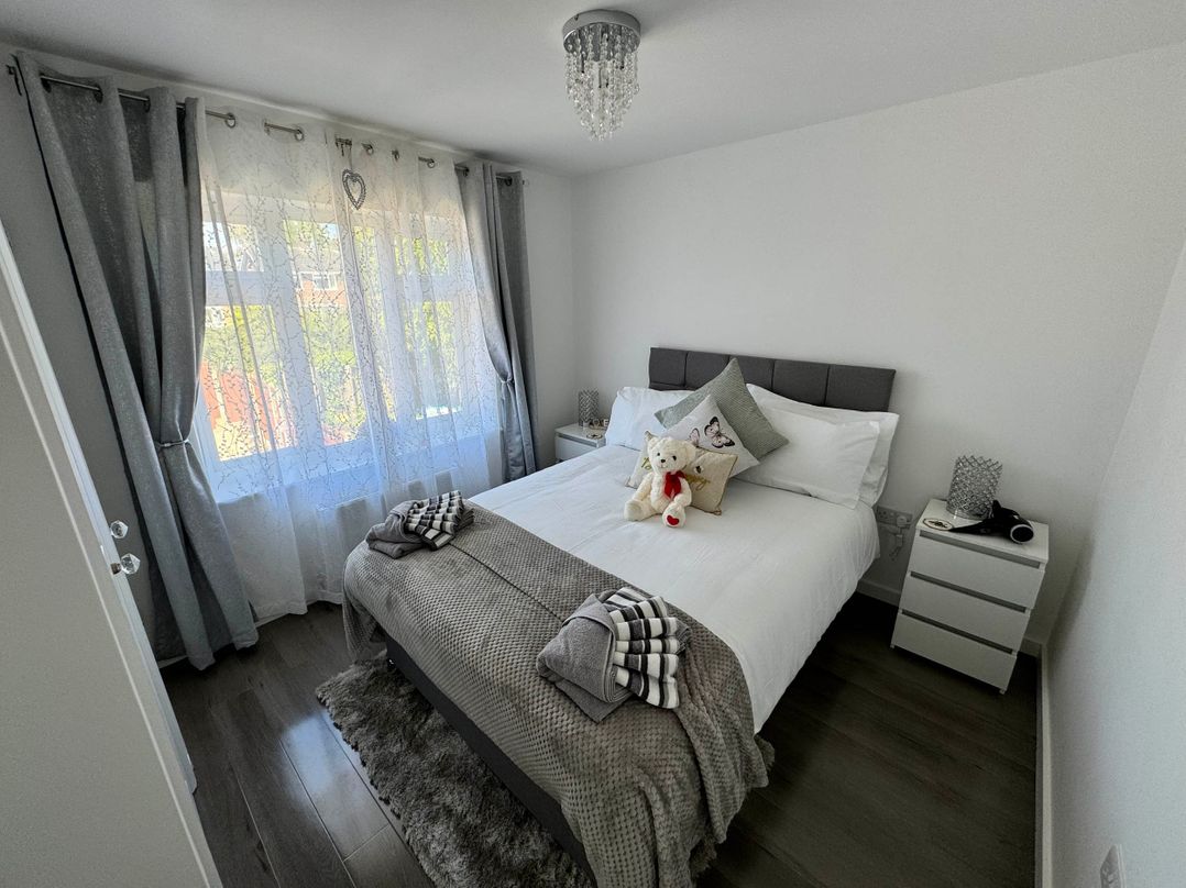 Modern 3-Bed Hideaway Near Westgate With Parking