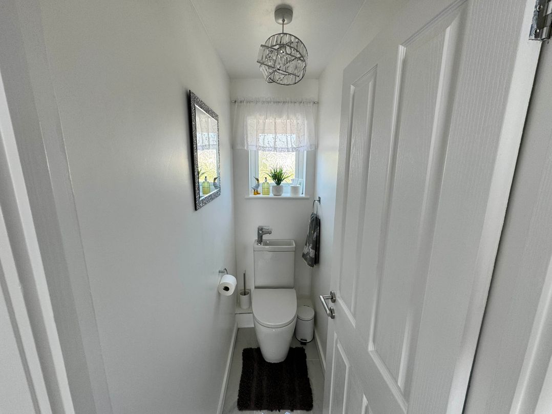 Modern 3-Bed Hideaway Near Westgate With Parking