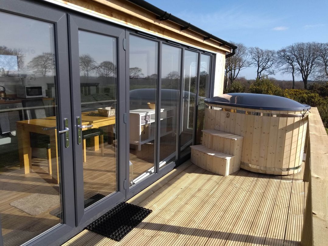 Cleeves Cabins 1, Ailsa Luxury Lodge with hot tub