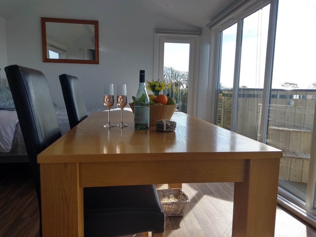 Cleeves Cabins 1, Ailsa Luxury Lodge with hot tub