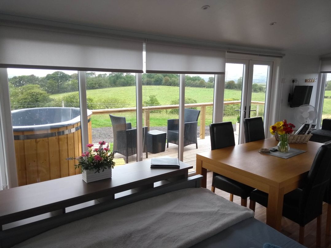 Cleeves Cabins 1, Ailsa Luxury Lodge with hot tub