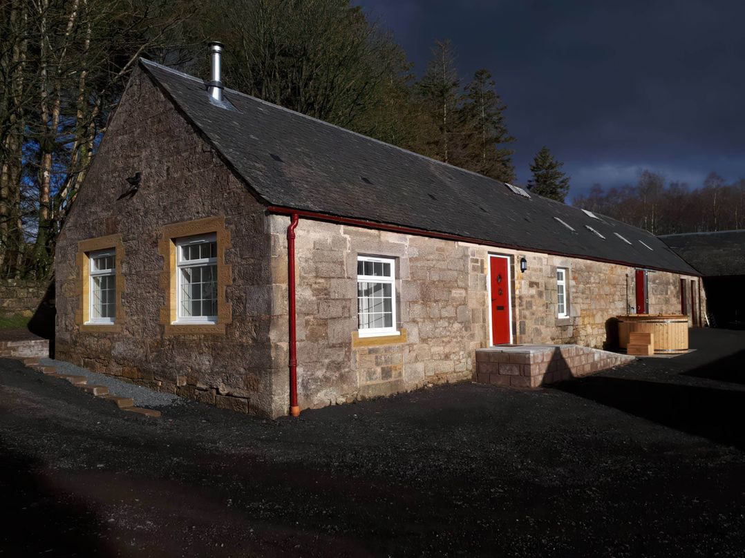 2-Bed Barn, Hot Tub & Pet Friendly near Muirkirk
