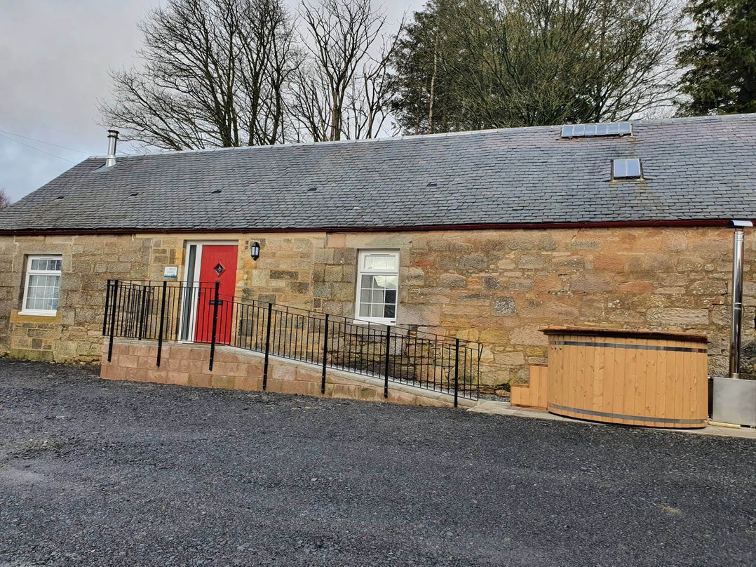 2-Bed Barn, Hot Tub & Pet Friendly near Muirkirk
