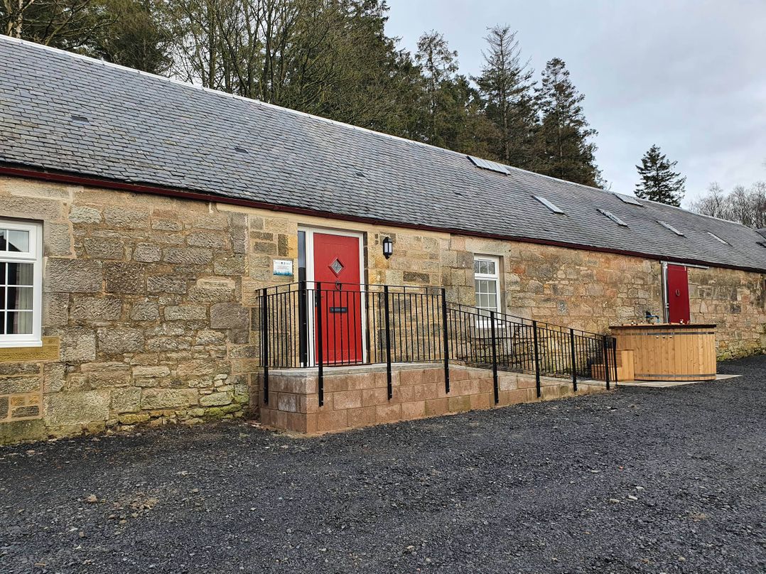 2-Bed Barn, Hot Tub & Pet Friendly near Muirkirk