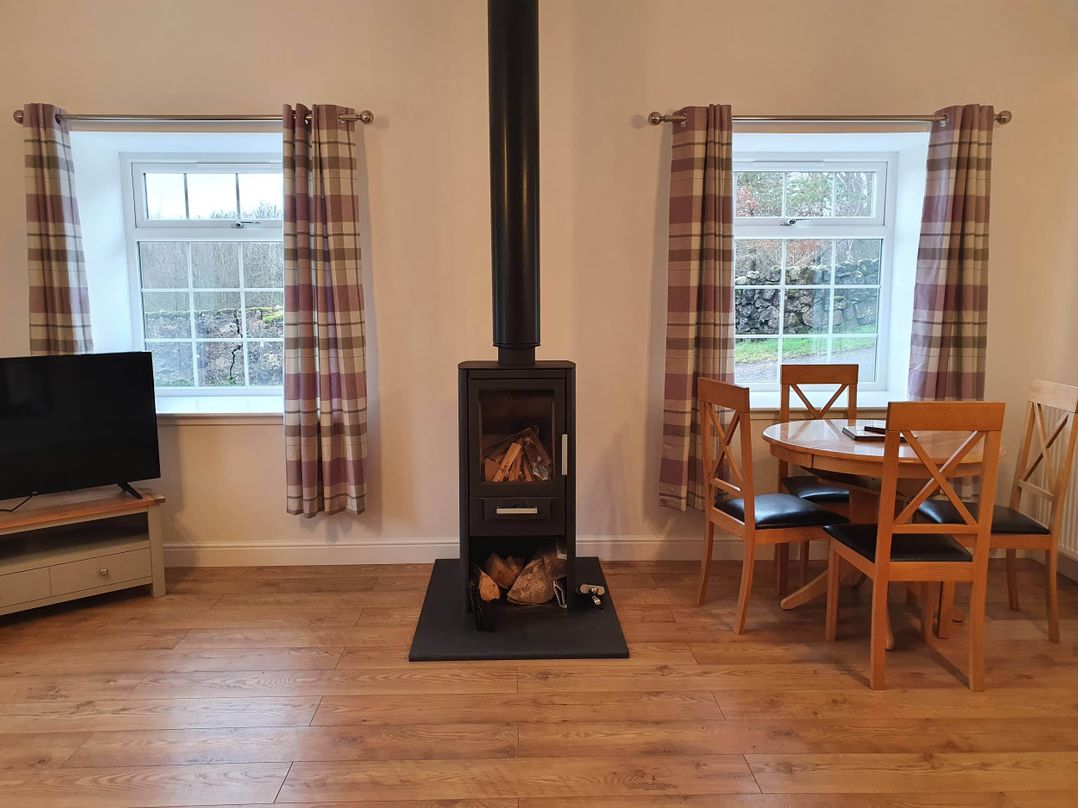 2-Bed Barn, Hot Tub & Pet Friendly near Muirkirk
