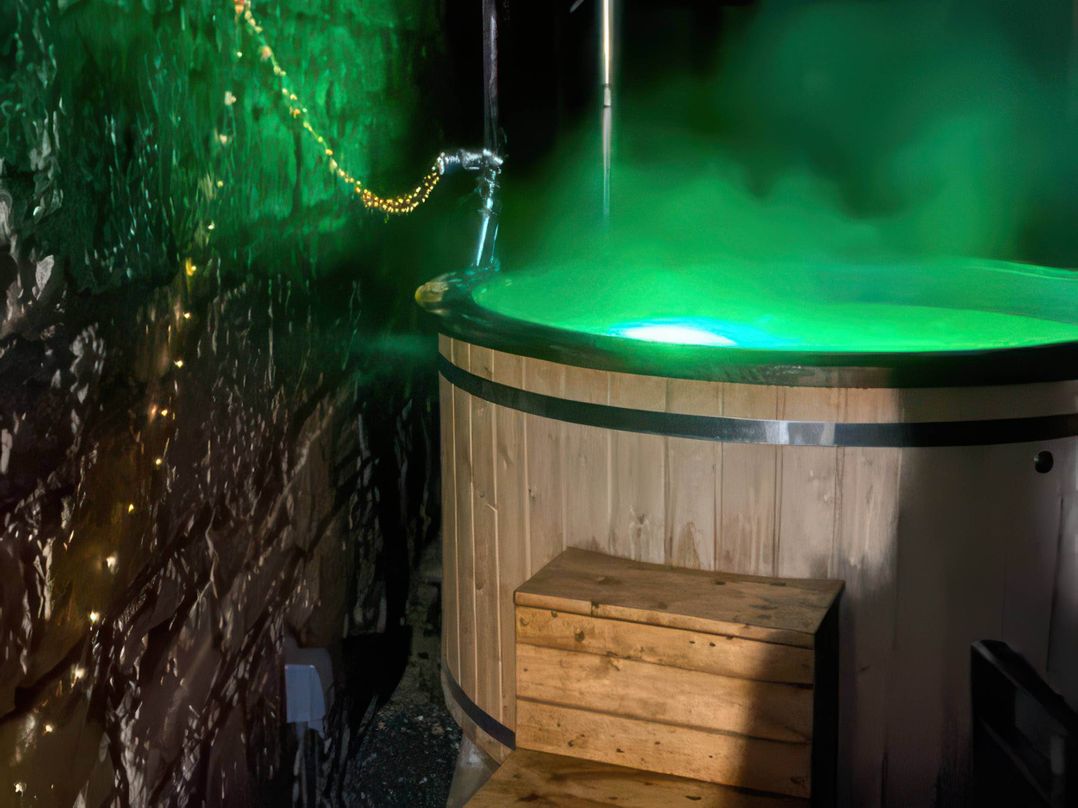 2-Bed Barn, Hot Tub & Pet Friendly near Muirkirk