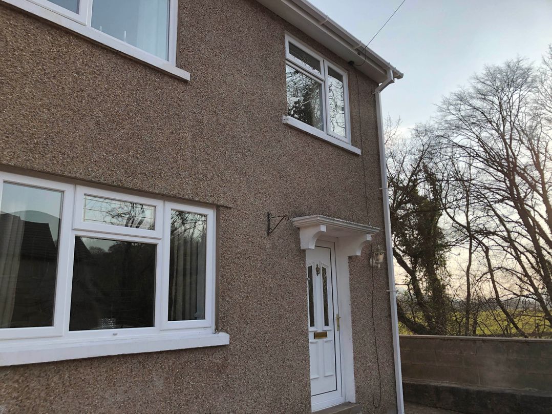 3 Bed House - Sleeps 6 - Parking - Garden - WIfi
