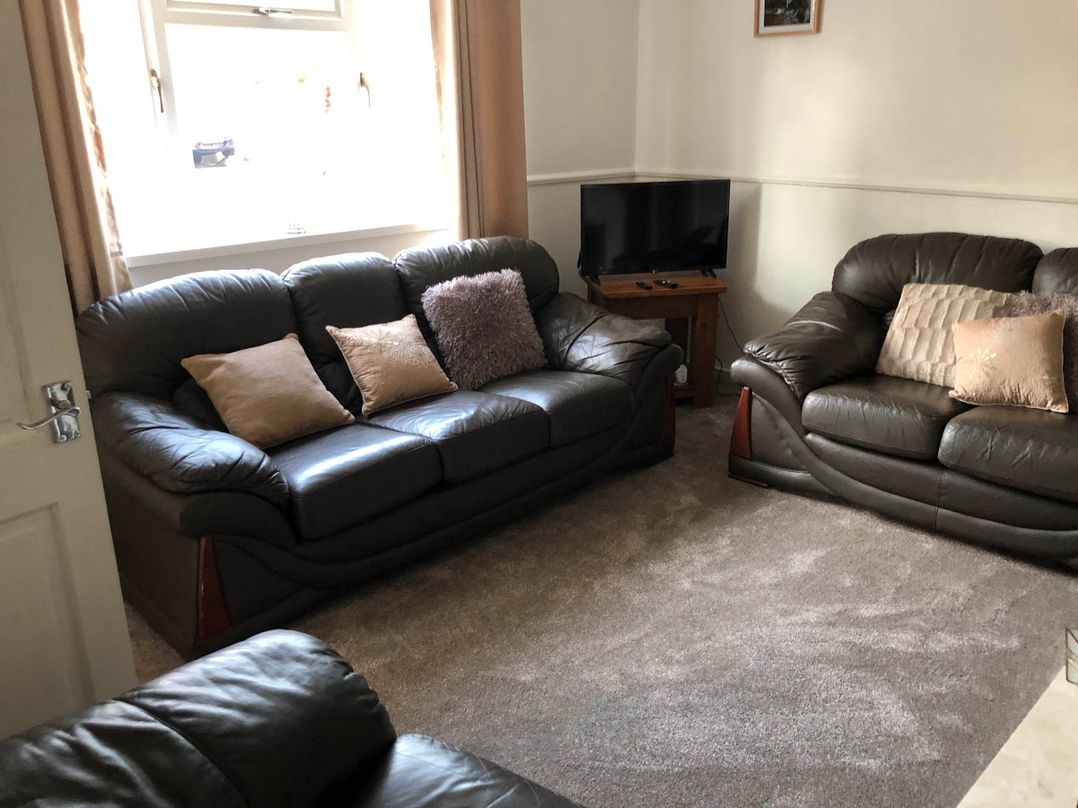 3 Bed House - Sleeps 6 - Parking - Garden - WIfi