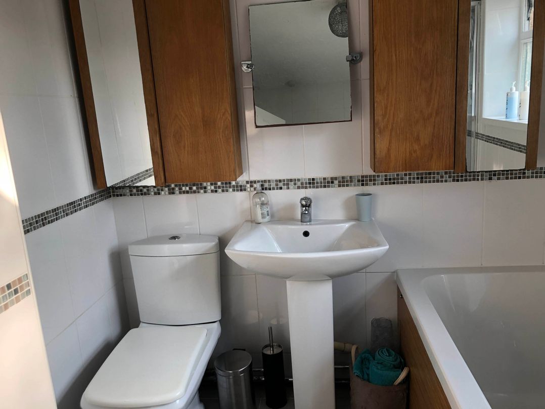 3 Bed House - Sleeps 6 - Parking - Garden - WIfi