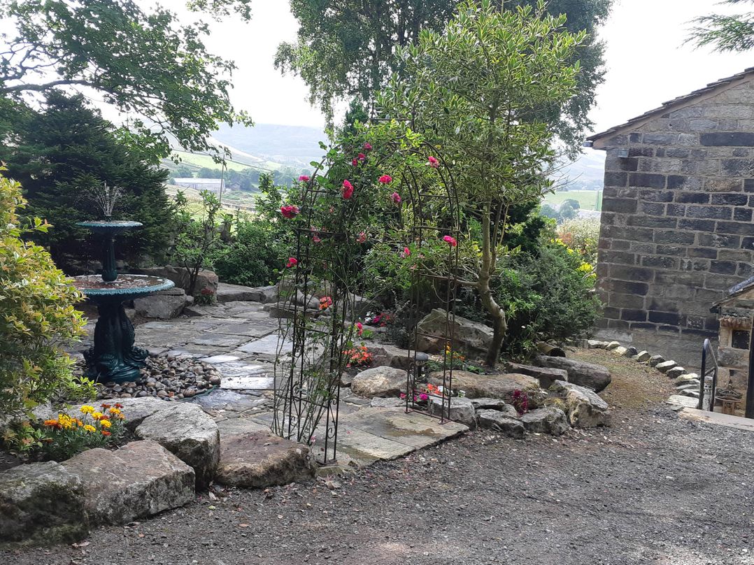 3 bedroom- Sleeps 6-Greave Farm Todmorden Cottage