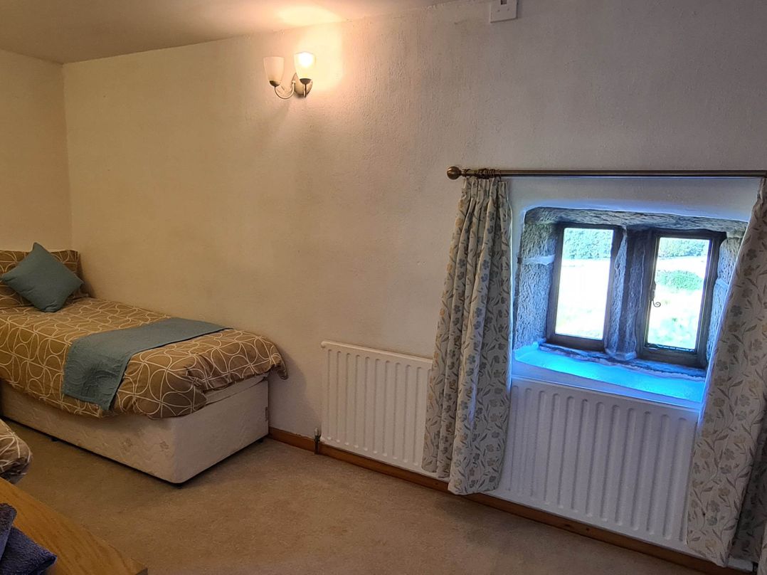 3 bedroom- Sleeps 6-Greave Farm Todmorden Cottage