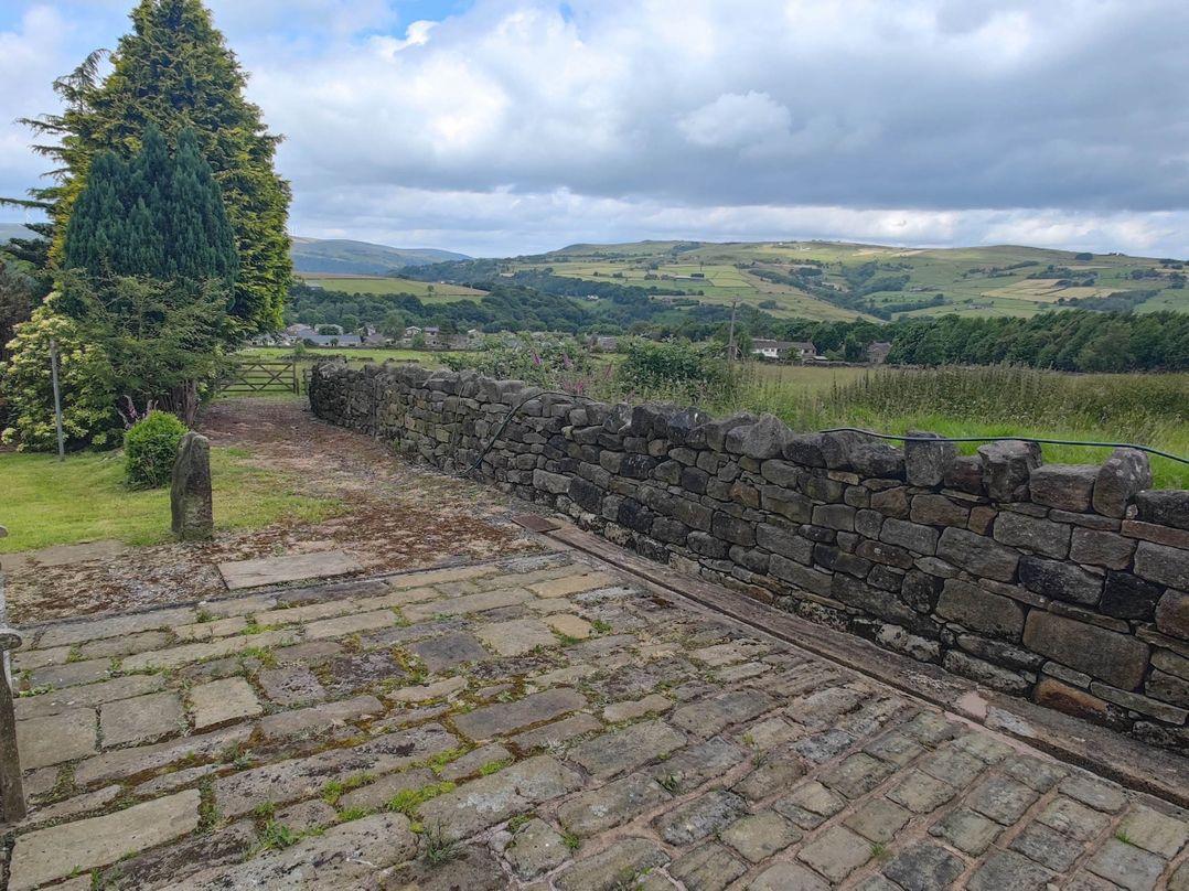 3 bedroom- Sleeps 6-Greave Farm Todmorden Cottage