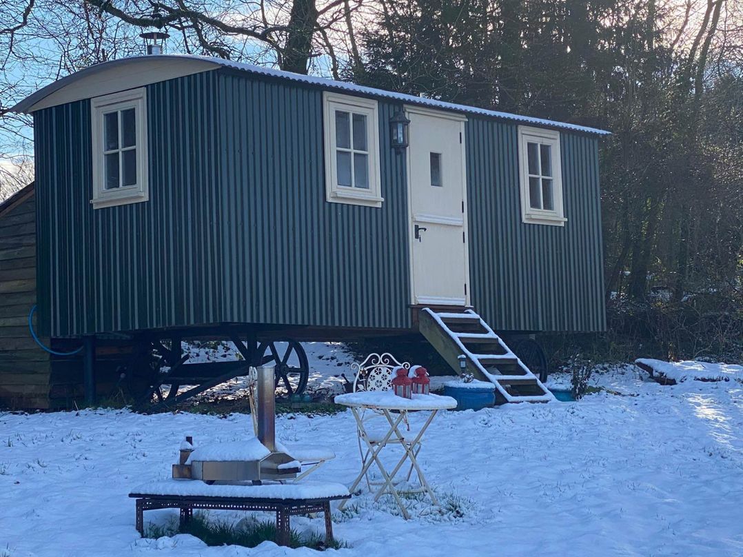Cozy Cabin Retreat near Chepstow