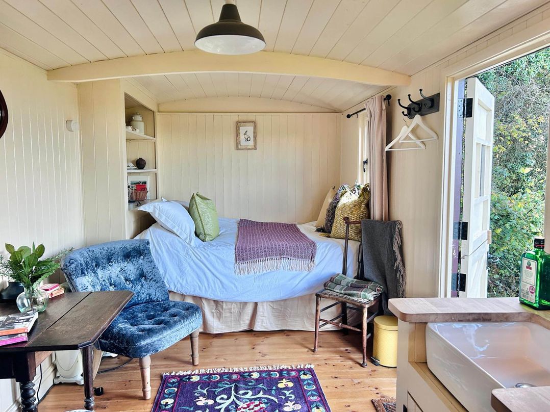 Cozy Cabin Retreat near Chepstow