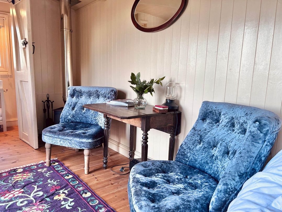Cozy Cabin Retreat near Chepstow