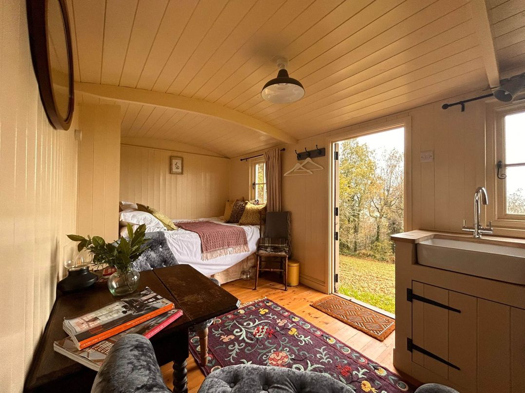 Cozy Cabin Retreat near Chepstow