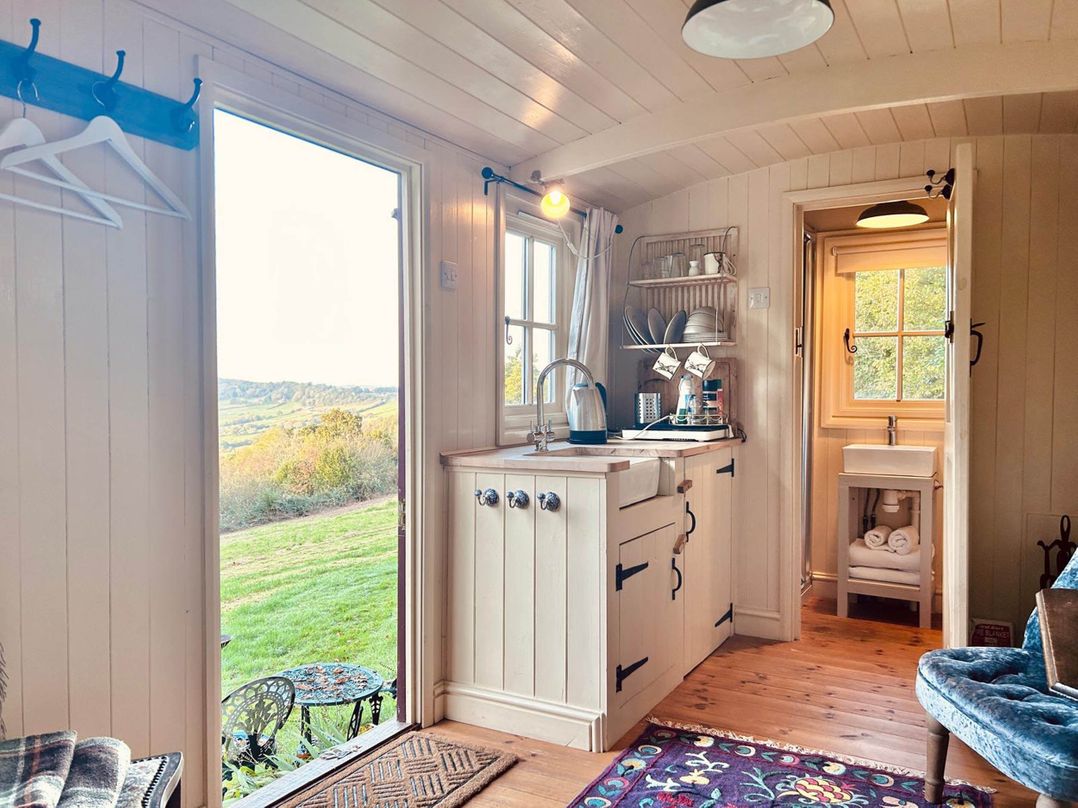 Cozy Cabin Retreat near Chepstow