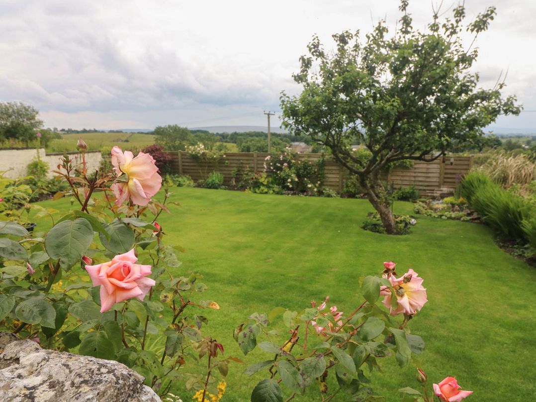 Ingleton 2-Bed Cottage, Sleeps 4, Pet Ok & Parking