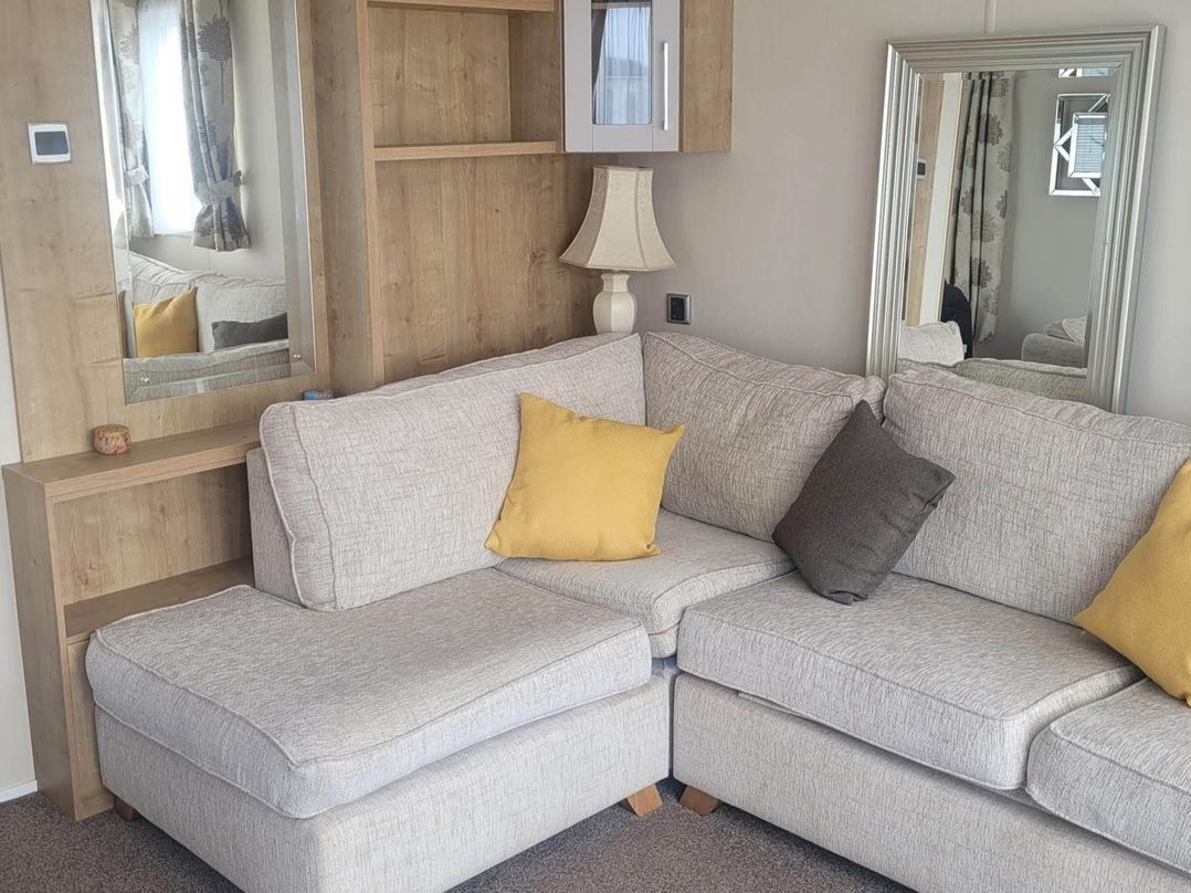 Beachside Lodge - Sleeps 6 - Pets ok - Parking