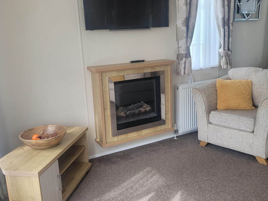 Beachside Lodge - Sleeps 6 - Pets ok - Parking