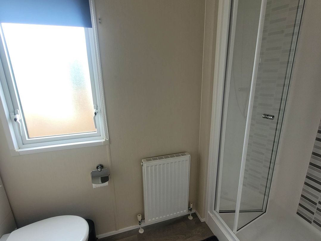 Beachside Lodge - Sleeps 6 - Pets ok - Parking