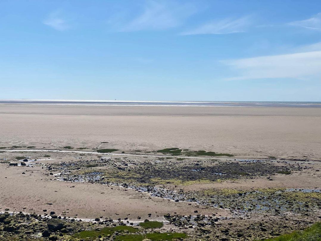 Beachside Lodge - Sleeps 6 - Pets ok - Parking