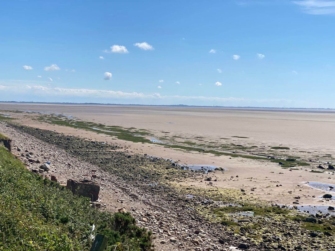 Beachside Lodge - Sleeps 6 - Pets ok - Parking