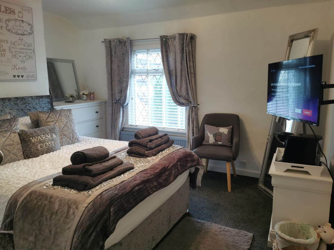 Stunning 2-Bed House in Macclesfield Cheshire