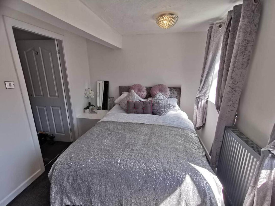 Stunning 2-Bed House in Macclesfield Cheshire