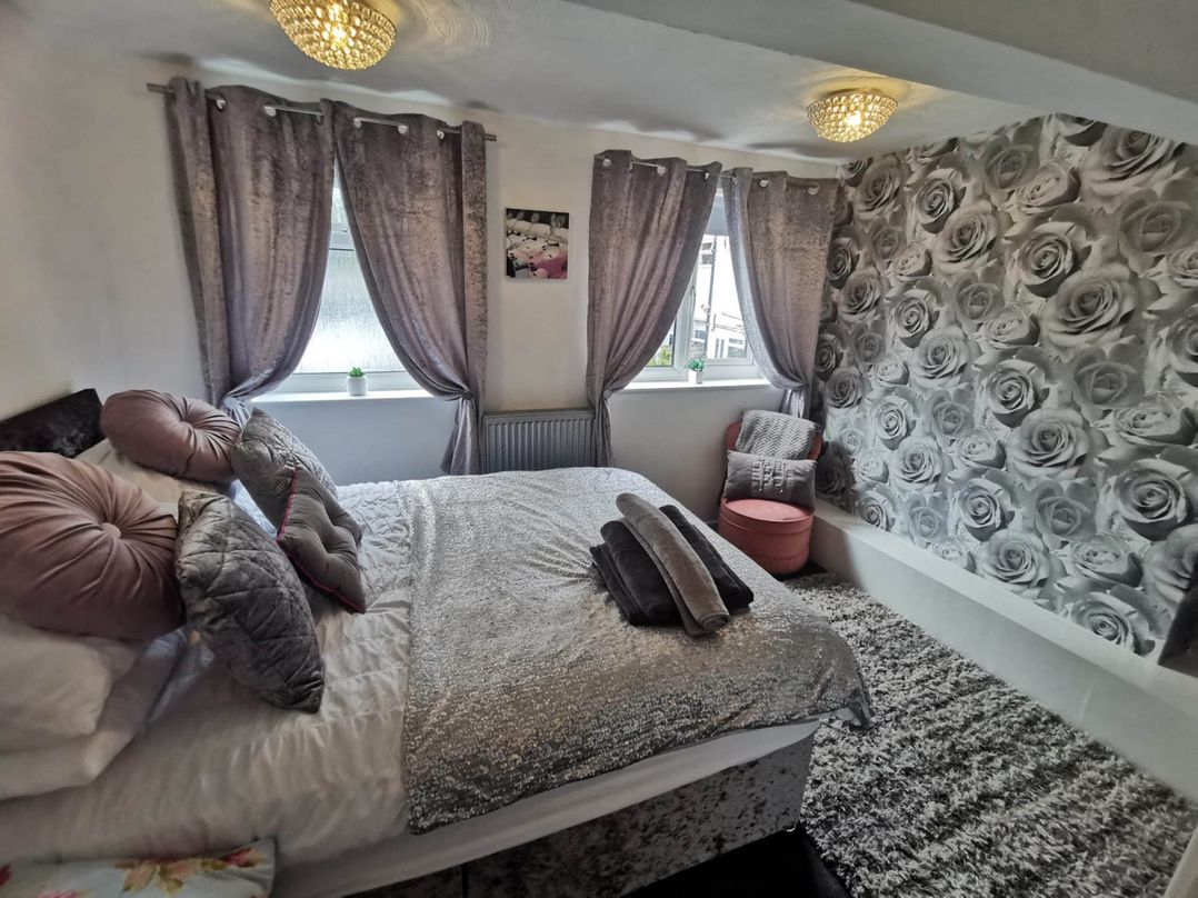 Stunning 2-Bed House in Macclesfield Cheshire