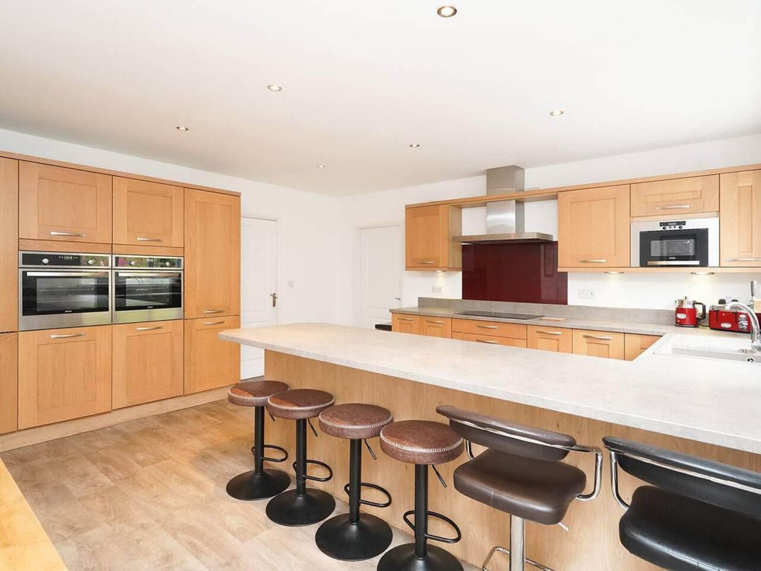 Rent My Spa Home with Pool table, Hottub and Sauna