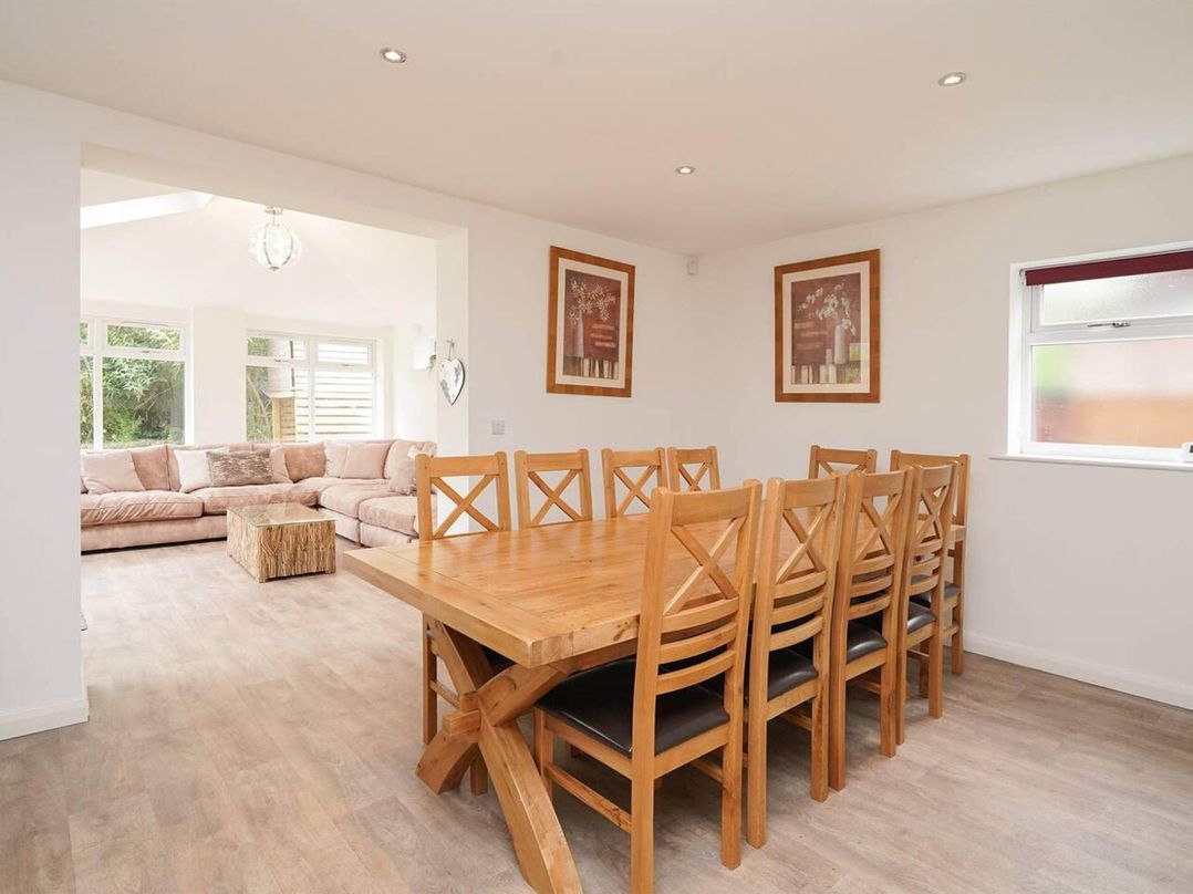Rent My Spa Home with Pool table, Hottub and Sauna