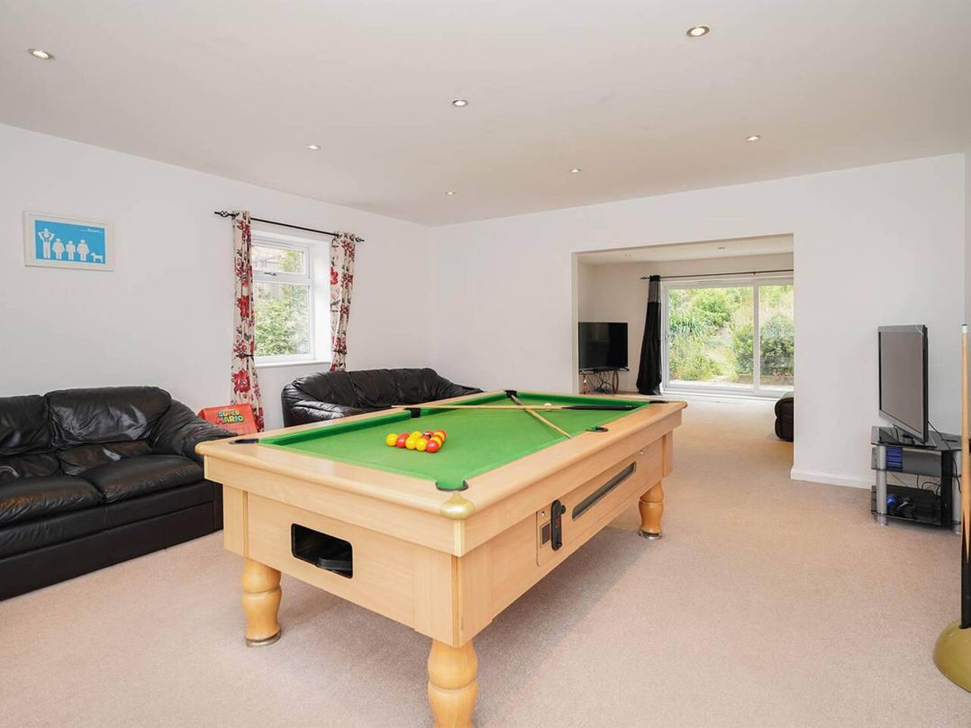 Rent My Spa Home with Pool table, Hottub and Sauna